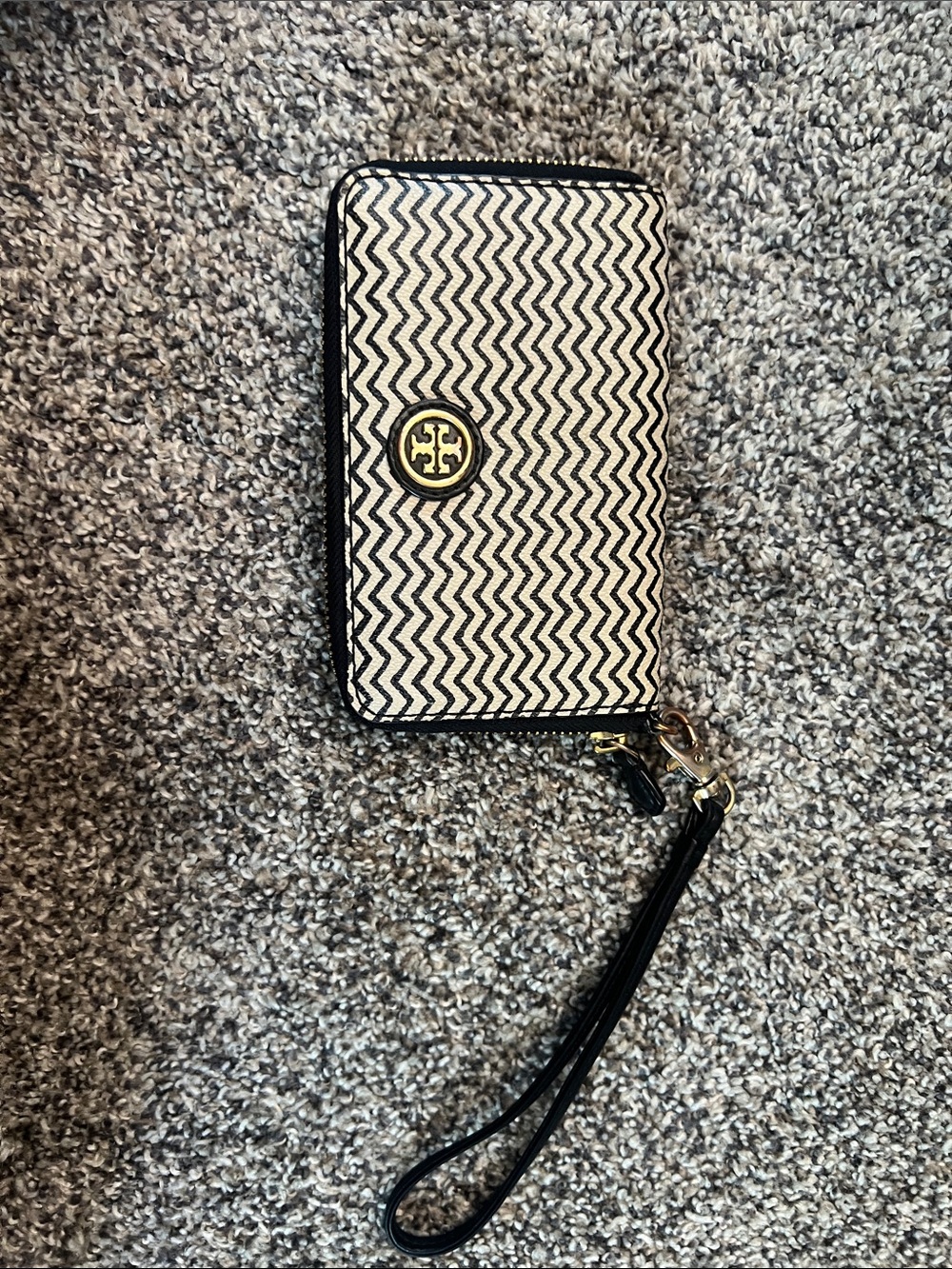 Tory Burch Black and Cream Zigzag Zip Wristlet